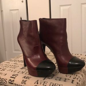 Jessica Simpson burgundy/black platform boots